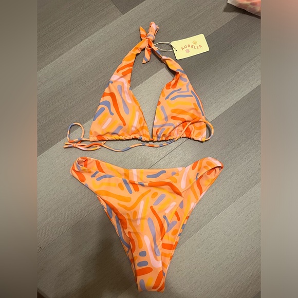 5 Aurelle Bikini Sets and 1 Bikini Top - Picture 3 of 6